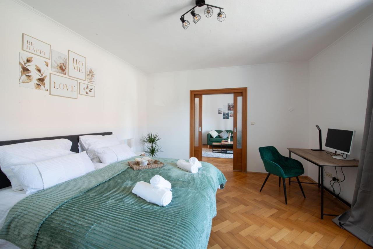 Bessa Homes 6 Personen 2 Schlafzimmer, 3 King Size, Betten, Balkon, Kueche Haag in Oberbayern Dış mekan fotoğraf