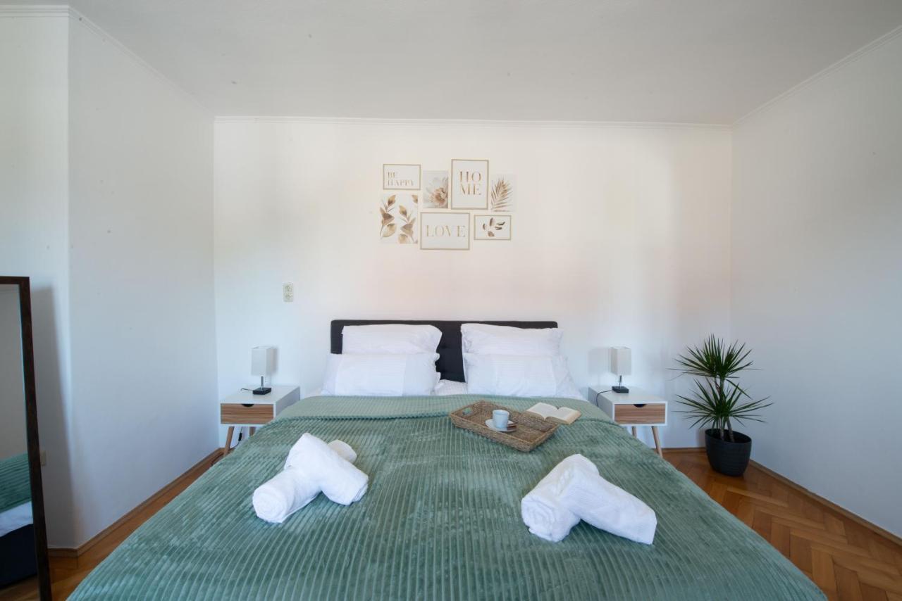 Bessa Homes 6 Personen 2 Schlafzimmer, 3 King Size, Betten, Balkon, Kueche Haag in Oberbayern Dış mekan fotoğraf